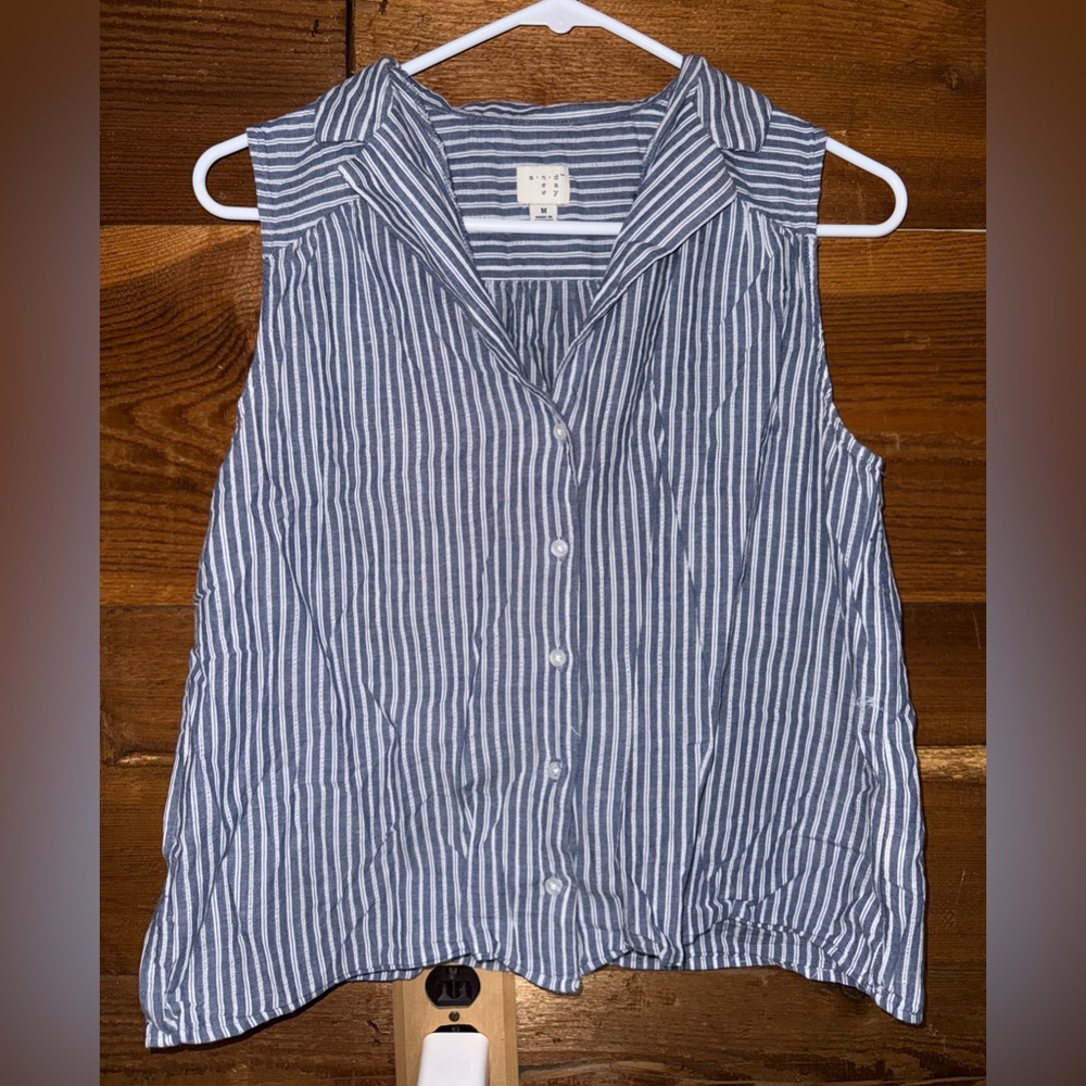 A New Day Sleeveless Navy and White Striped Button-Down Shirt. Like new. M